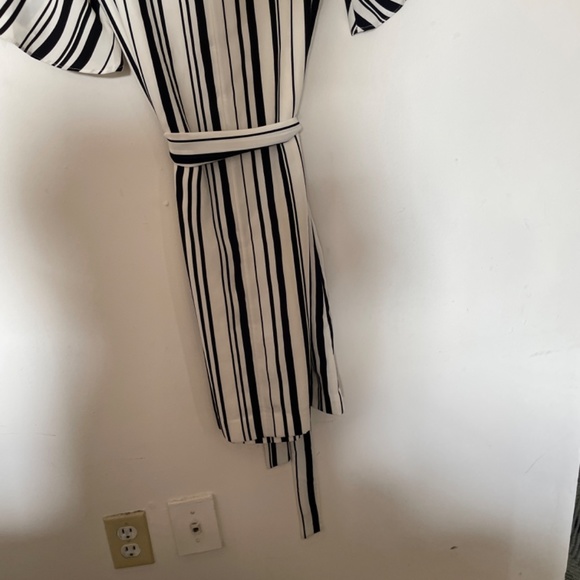 H&M Short-Sleeves Belted Striped Dress (Size 4) - Picture 6 of 9